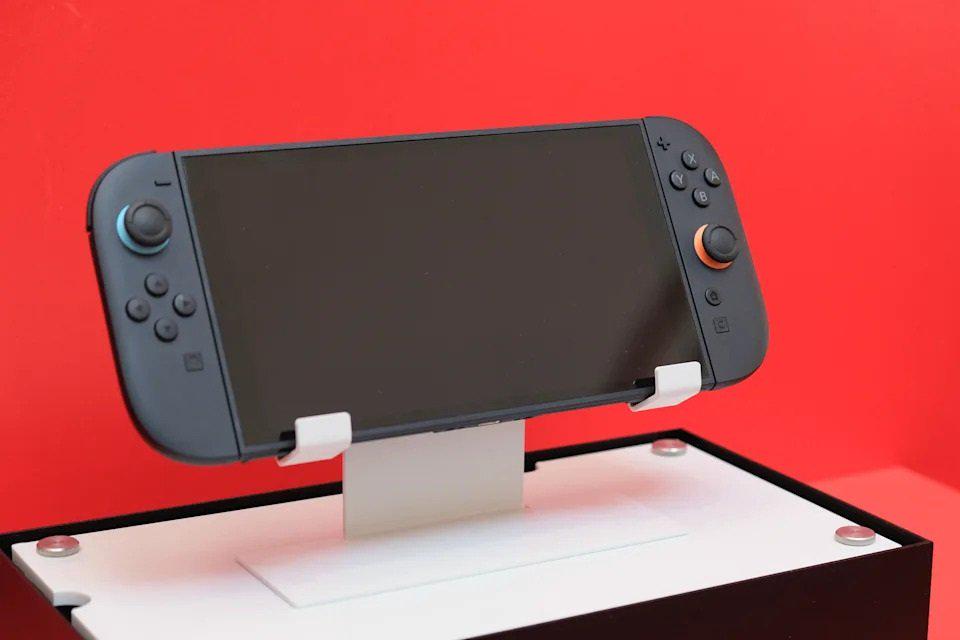 任天堂Switch 2现身，但目前仅为一块“砖头”