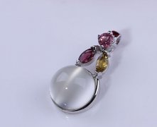 <b>月光石的功效与作用有哪些</b>